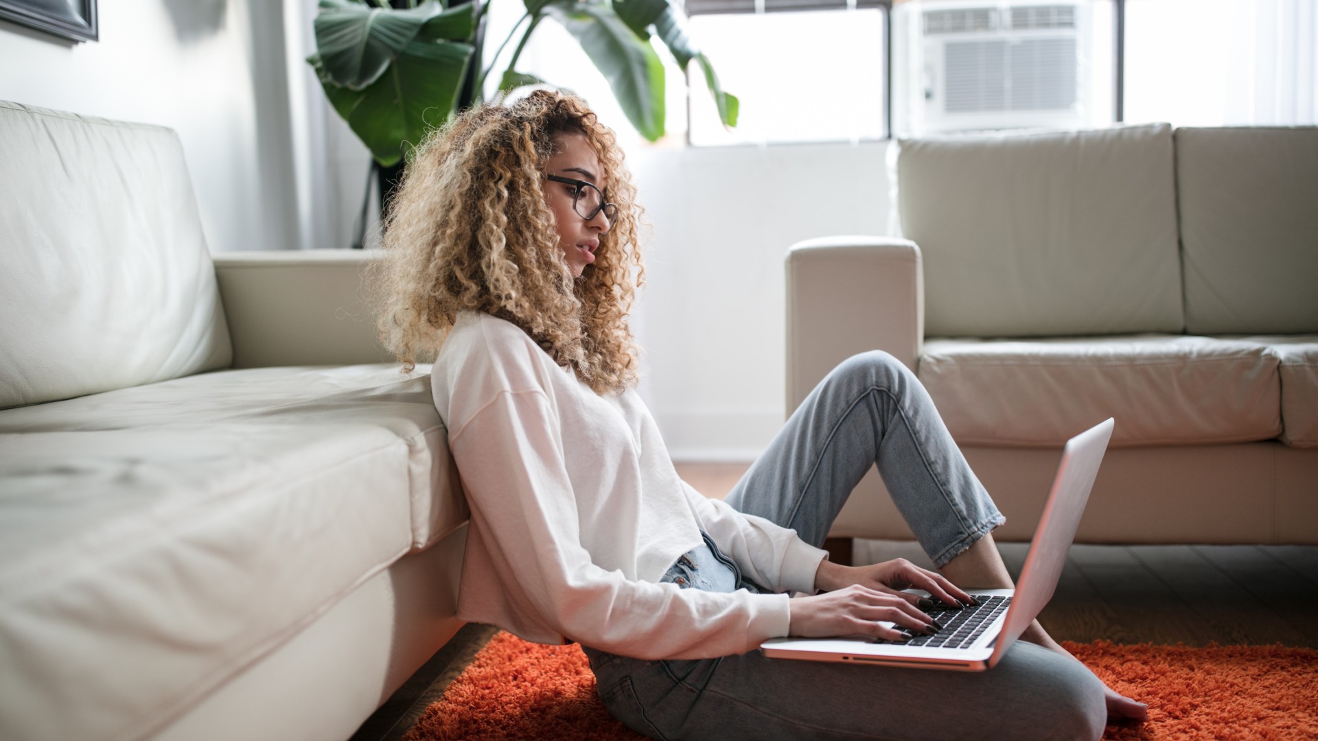 5 Things No One Told Me, An Introvert, About Being Alone All Day