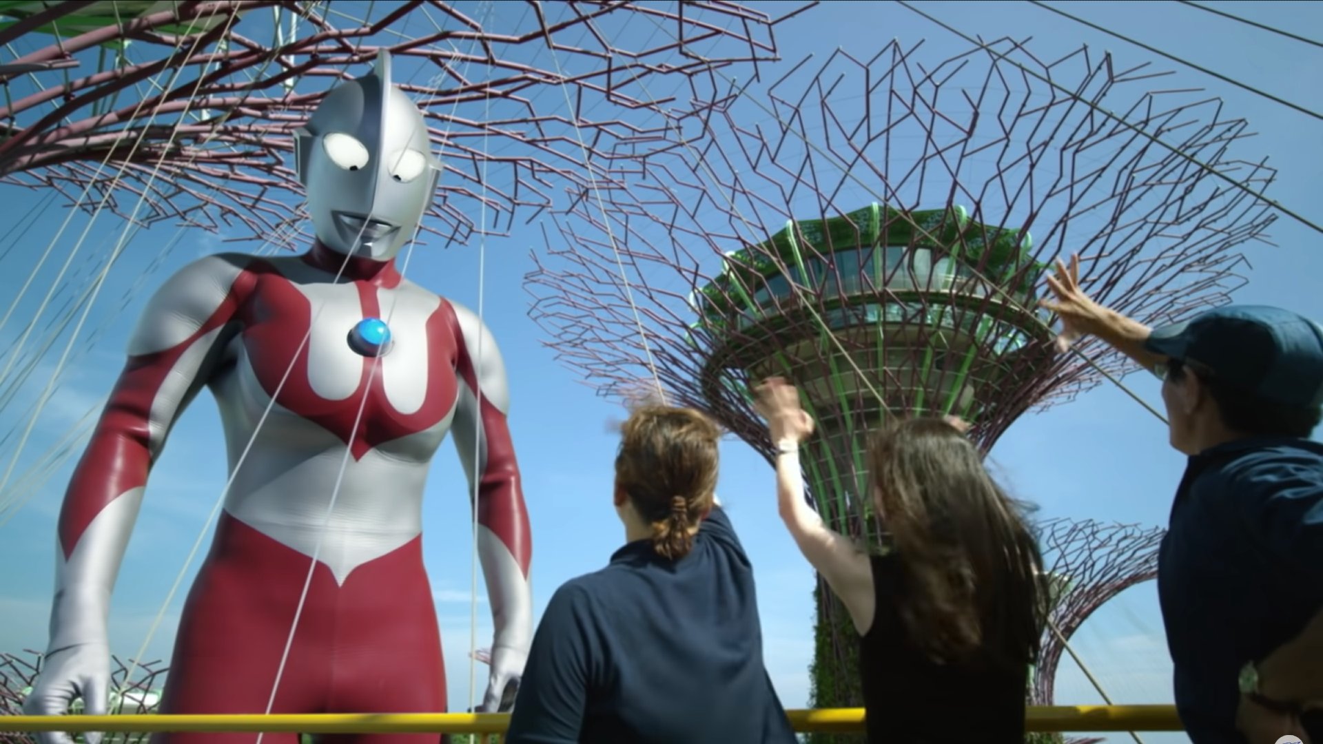  We never thought we'll see Ultraman at Gardens by the Bay in our lifetimes.