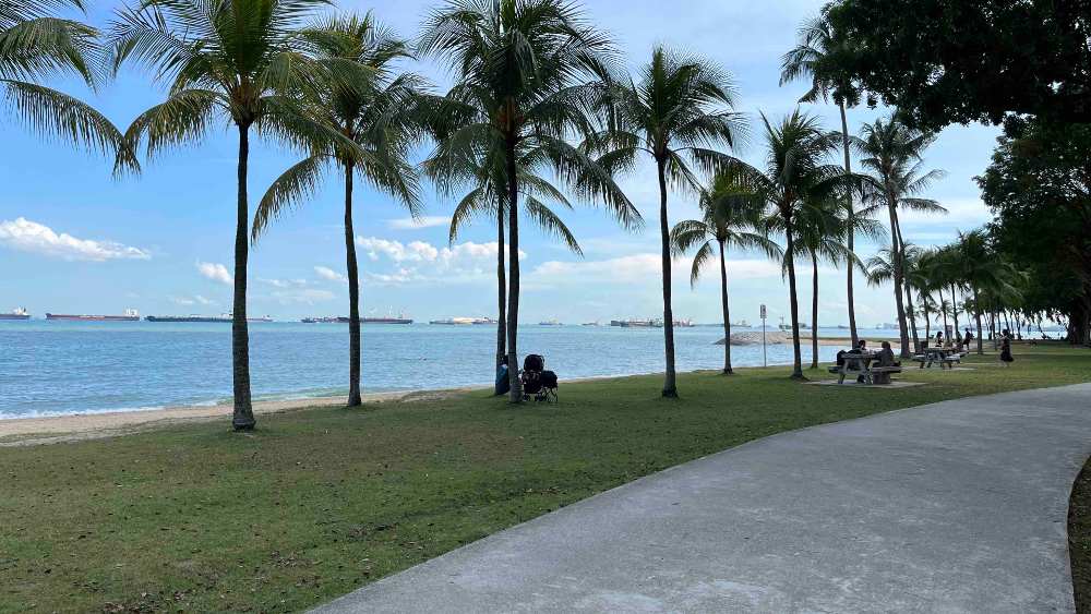 Bayfront is best known for its proximity to the popular East Coast Park, the largest park in Singapore.